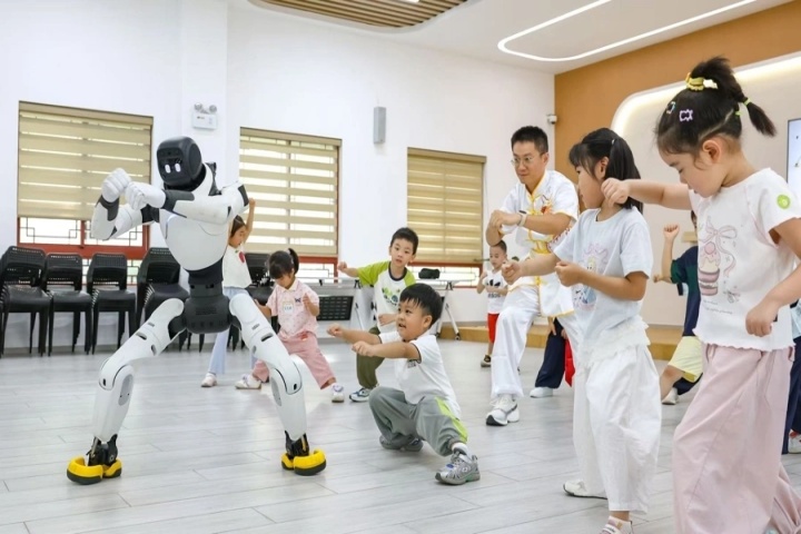 人形机器人核心零部件.jpg