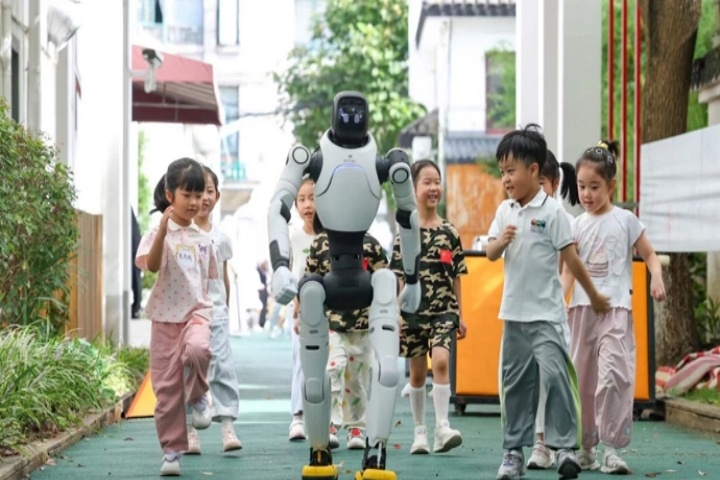 人形机器人展..jpg