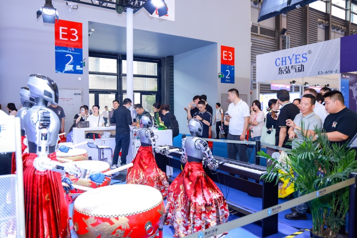 人形机器人展.jpg