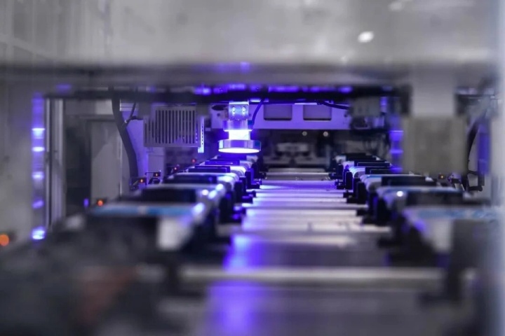 AGV自动搬运车.jpg AGV自动搬运车.jpg