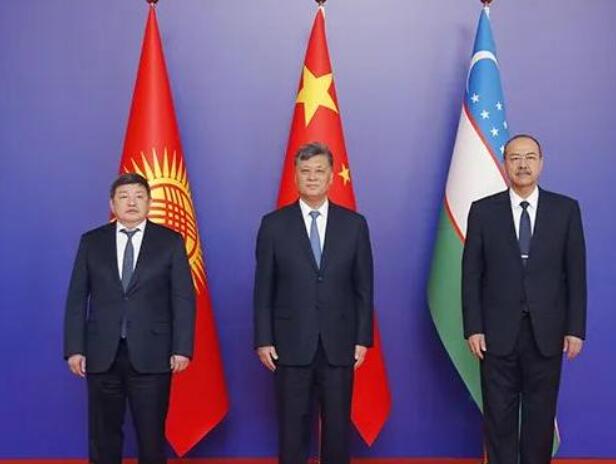 中国新疆和吉尔吉斯斯坦乌兹别克斯坦在喀什举行三方会谈